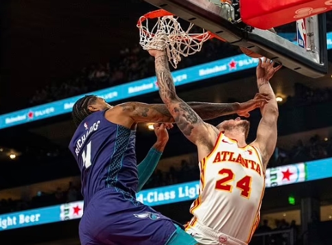 NBA直播赛后情书:特雷·杨砍下38分，老鹰队以125-120战胜黄蜂队